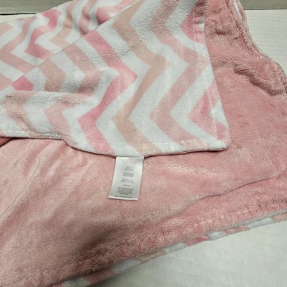 Nuby Plush Soft Baby Girl Pink White Chevron Zig Zag Blanket - Picture 1 of 5